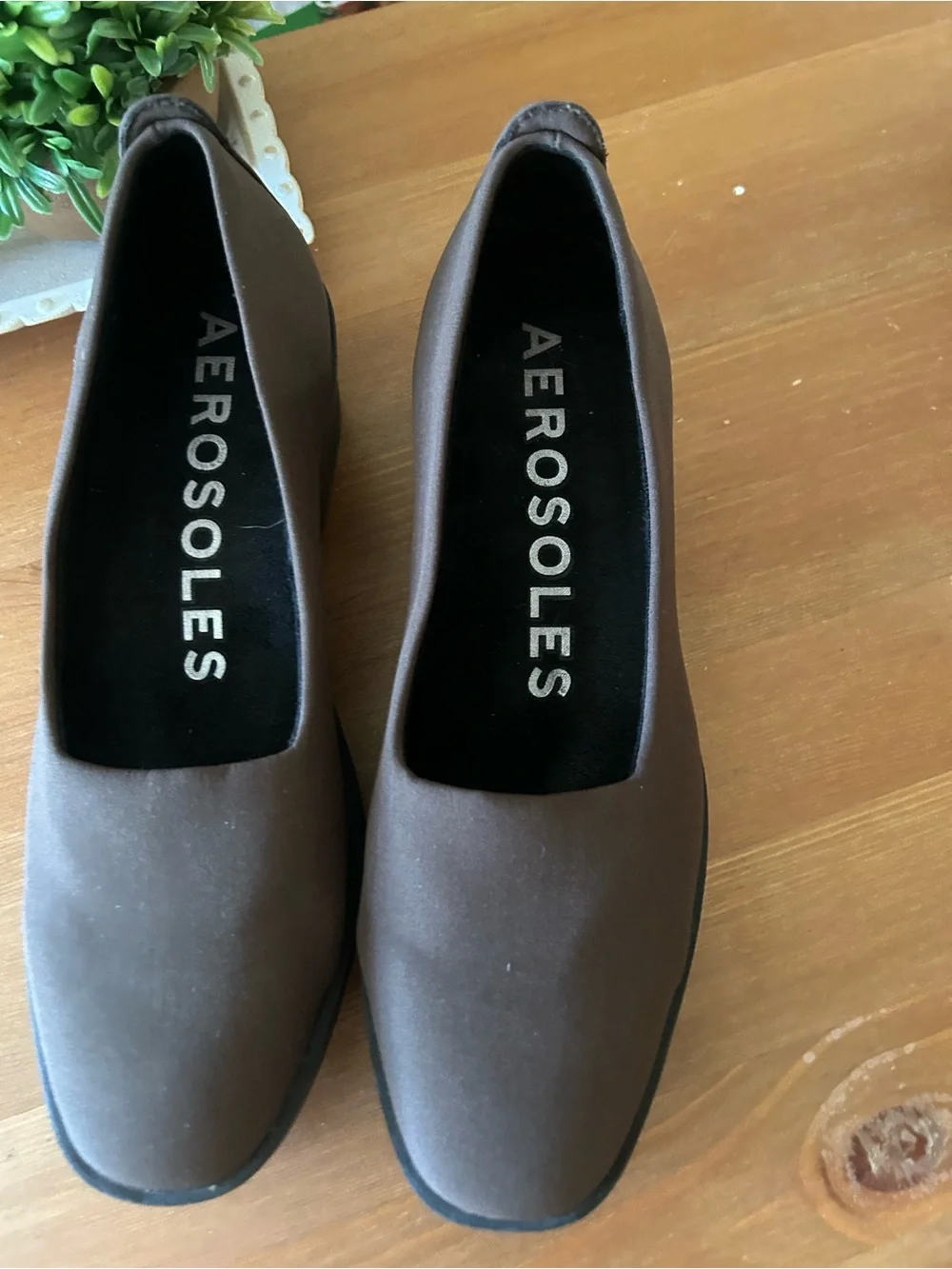 AEROSOLES good platform